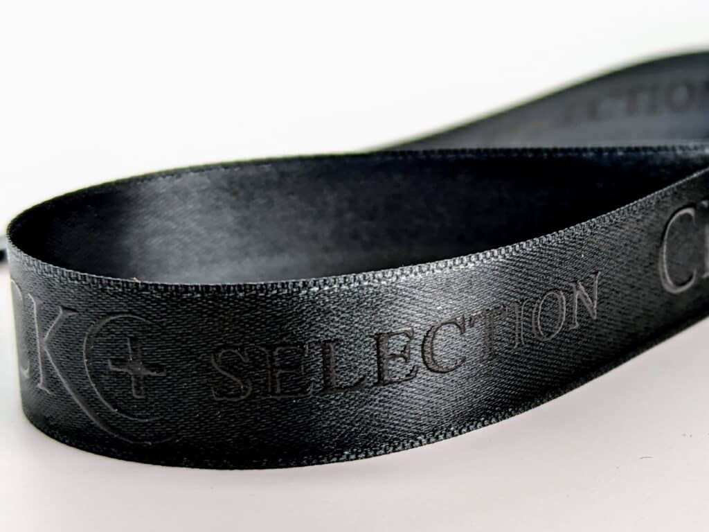 Personalisiertes Satinband mit Logo f&uuml;r starke Markenauftritte - satinbander, personaliserte-bander, parfumerie, konditoreien, juwelier, hotel, gastronomie, confiserie, buchhandlung