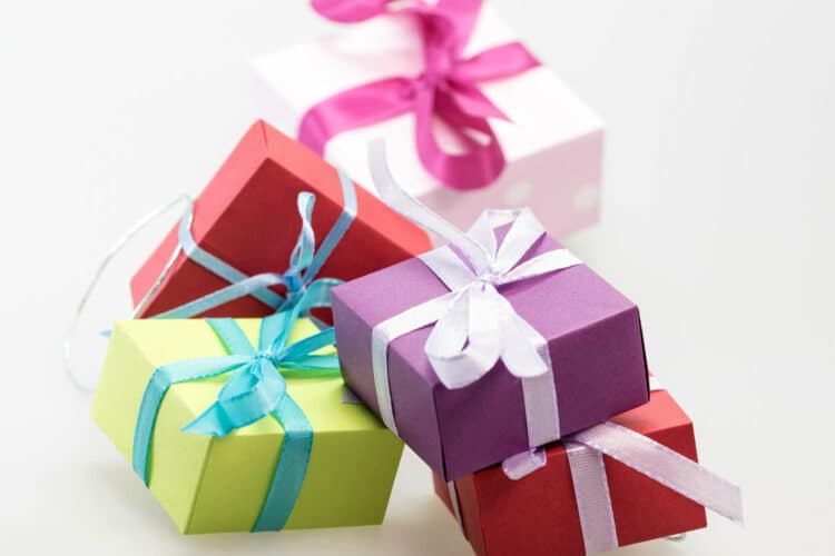 Die schlimmsten Fehler beim Geschenkeeinpacken - tipps-tricks, geschenkverpackungen