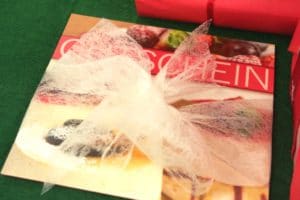 Geschenkgutscheine werden mit Geschenkbändern richtig aufgewertet - weihnachtsgeschenke, konditoreien