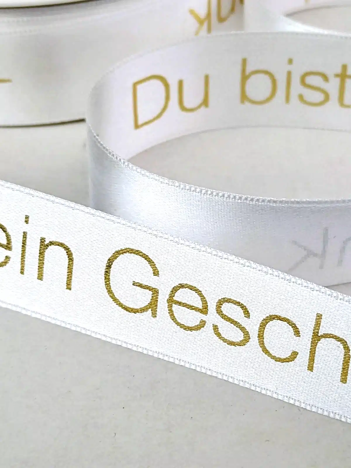 hero_du_bist_ein_geschenk_weiss_gold_3x4-2